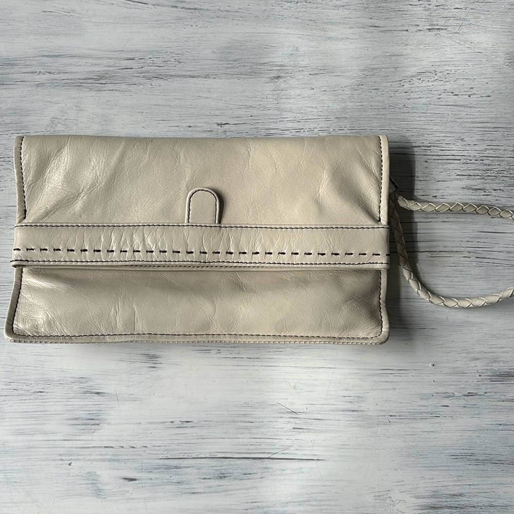 Hobo cream leather clutch